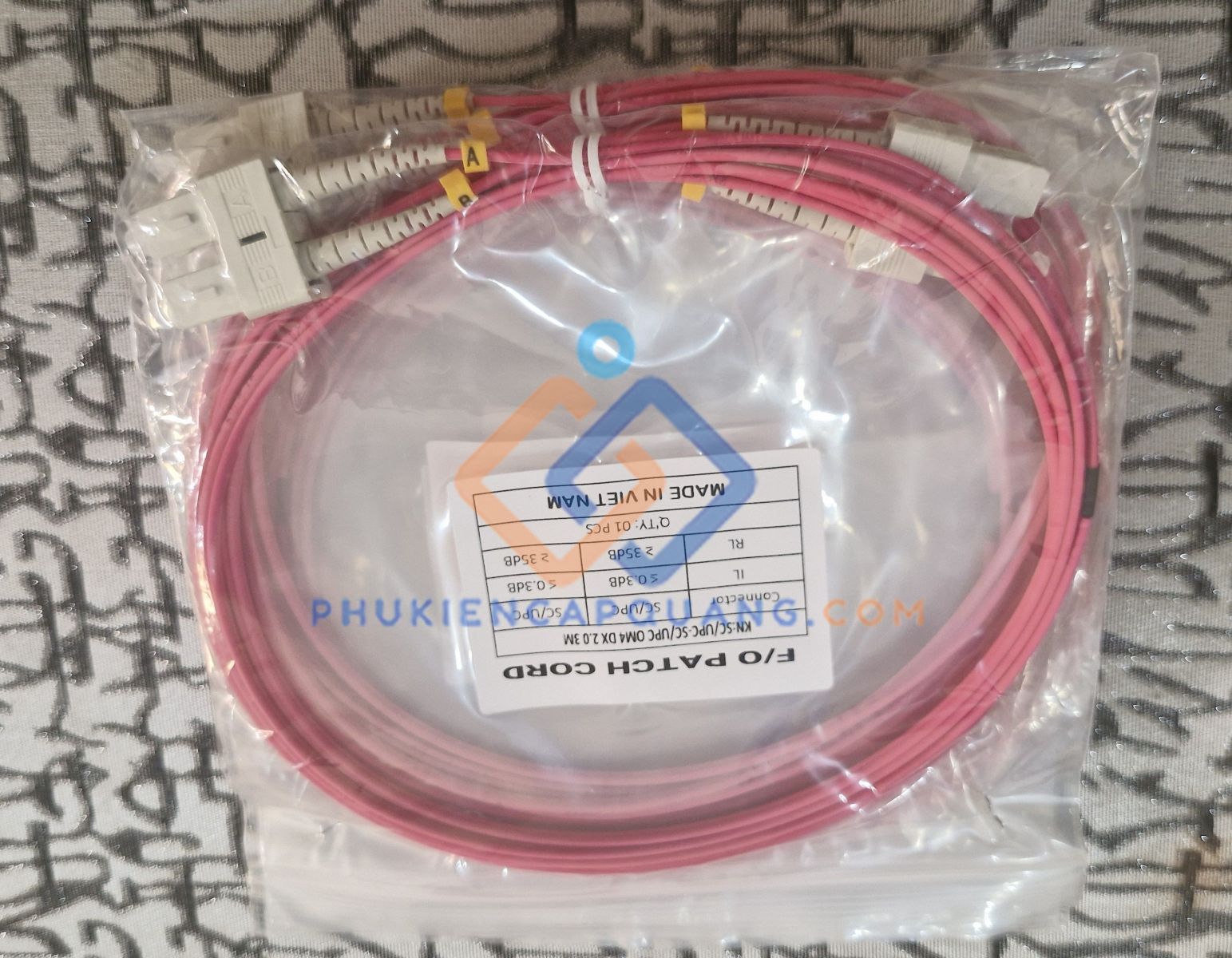 day-nhay-quang-om4-la-gi-thong-so-ky-thuat-va-ung-dung