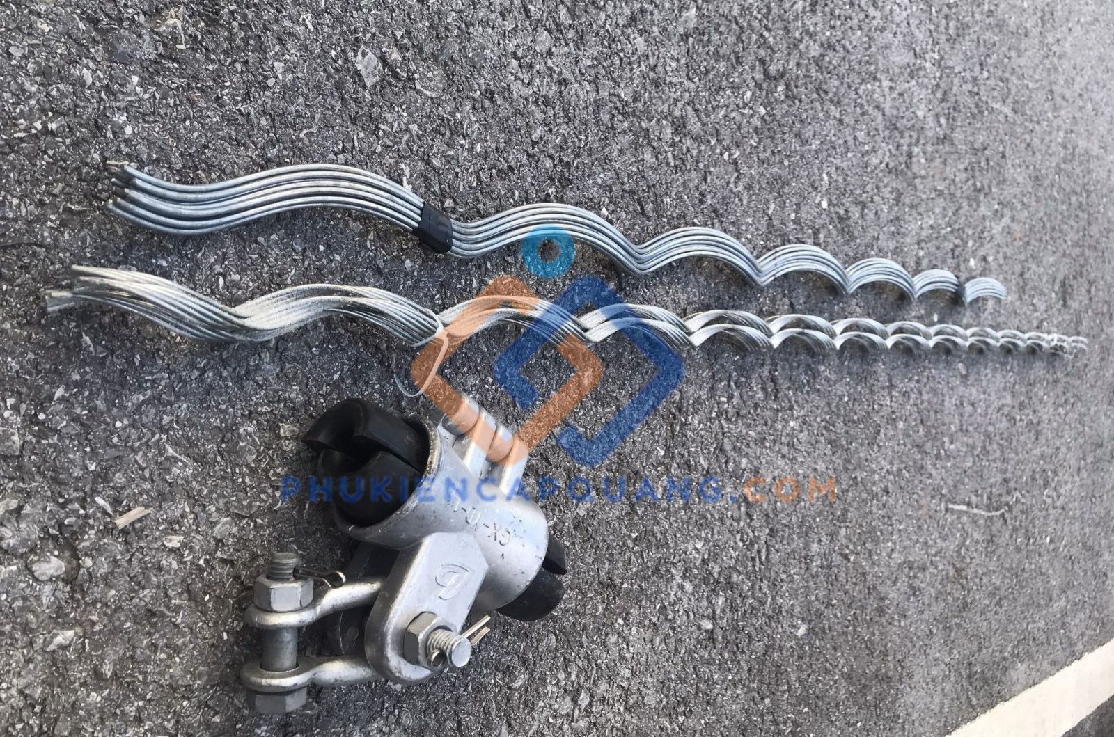 bo-treo-neo-cap-quang-adss-kv300-bao-gia