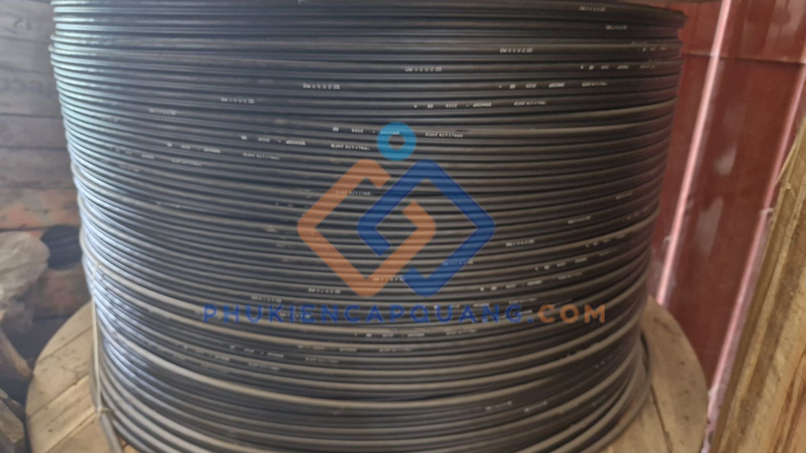 cap-quang-24fo-treo-f8-phi-kim-loai-gia-re cap-quang-24fo-treo-f8-phi-kim-loai-gia-re