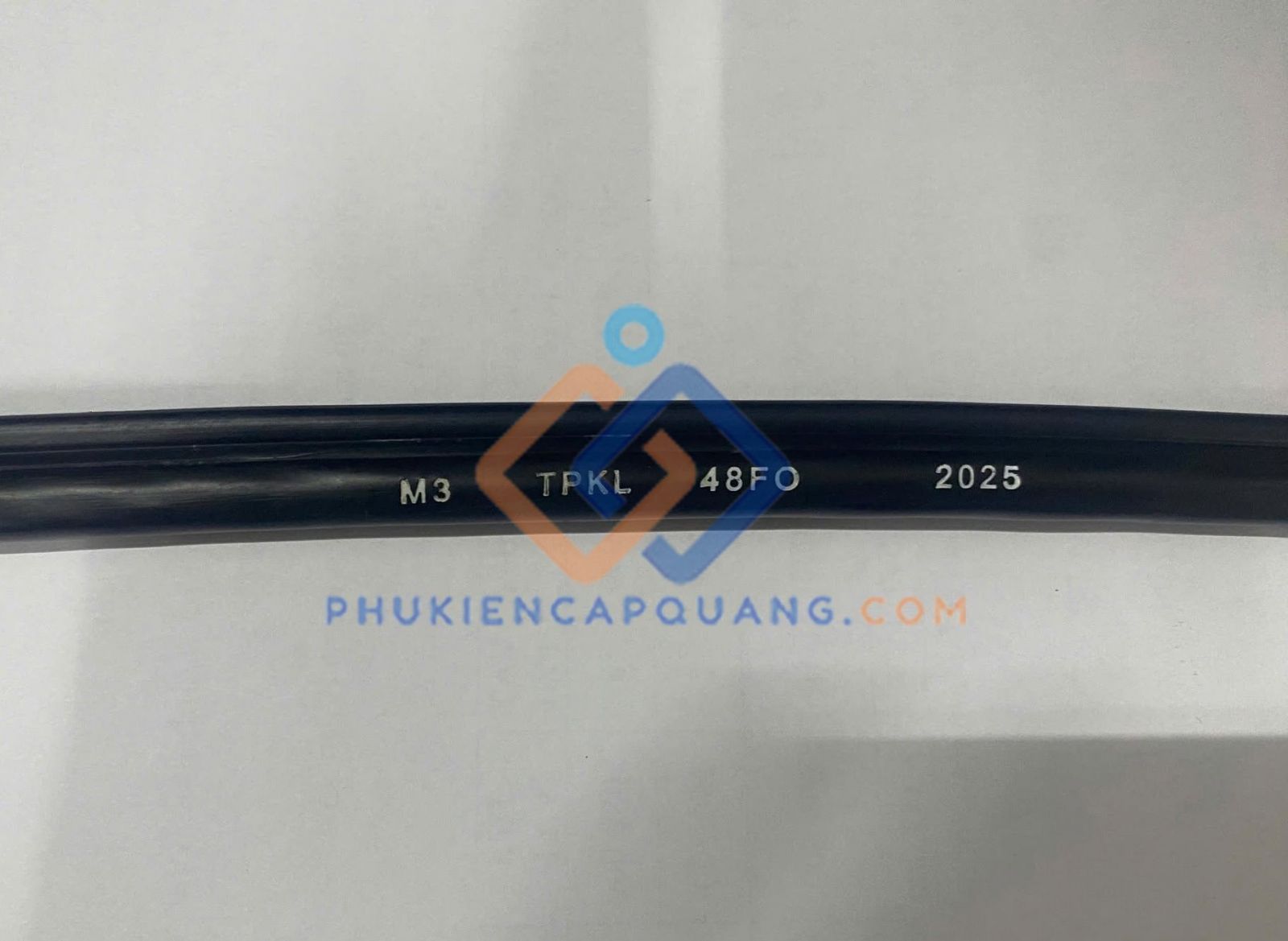 cap-quang-48fo-m3-viettel-treo-phi-kim-loai