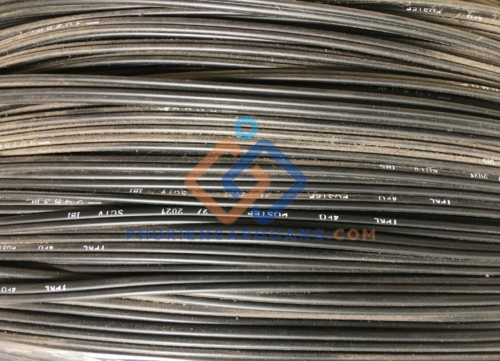 cap-quang-treo-4fo-postef-ong-long-ftth-chinh-hang cap-quang-treo-4fo-postef-ong-long-ftth-chinh-hang
