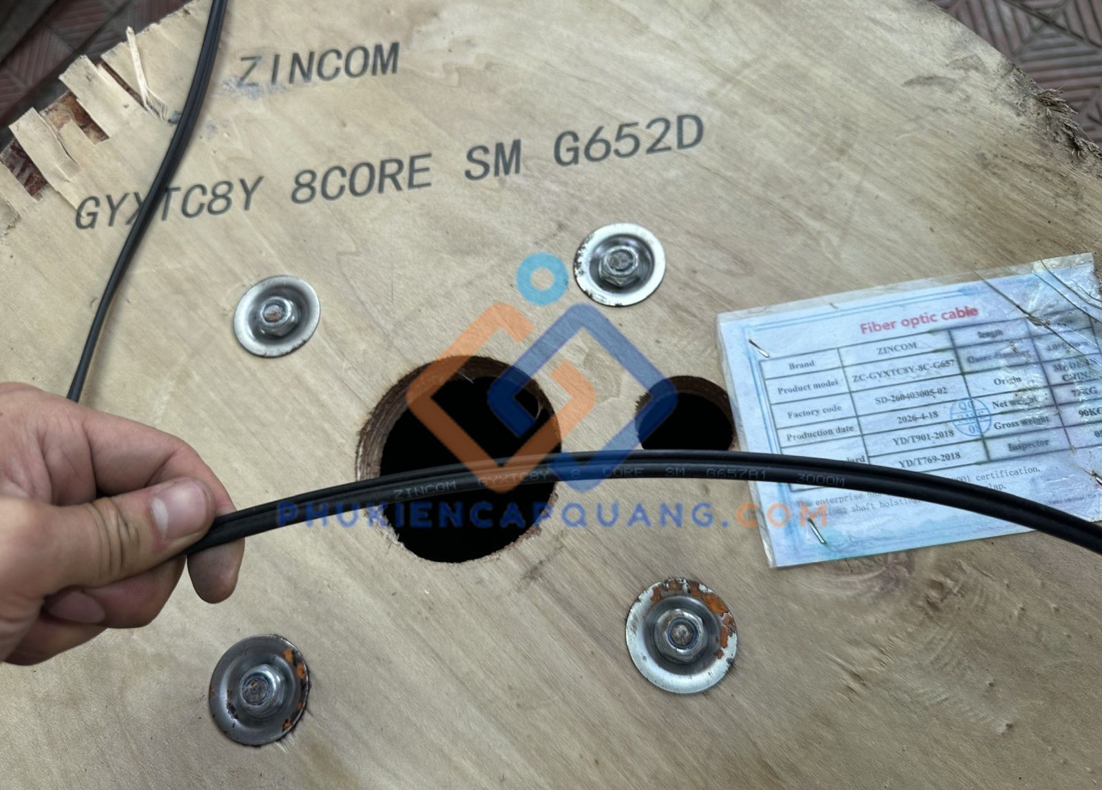 cap-quang-treo-8fo-zincom-zc-gyxtc8y-8c-sm-g652d cap-quang-treo-8fo-zincom-zc-gyxtc8y-8c-sm-g652d