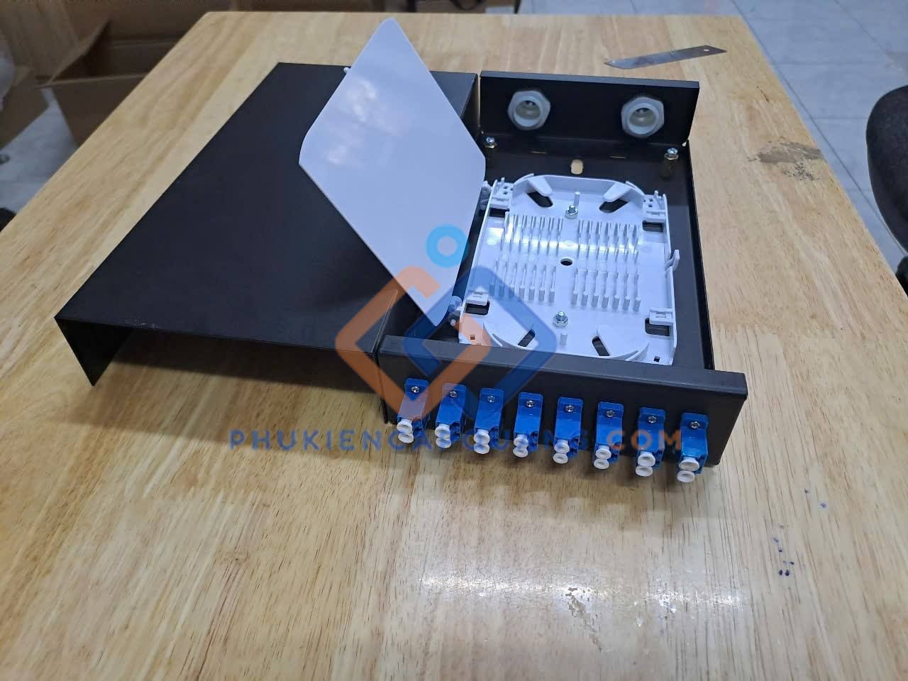 hop-phoi-quang-odf-8-cong-treo-tuong-sc-upc