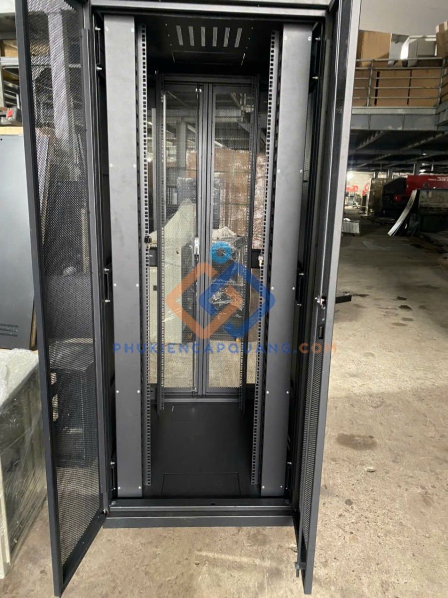 tu-rack-36u-d800-trong-nha-indoor-gia