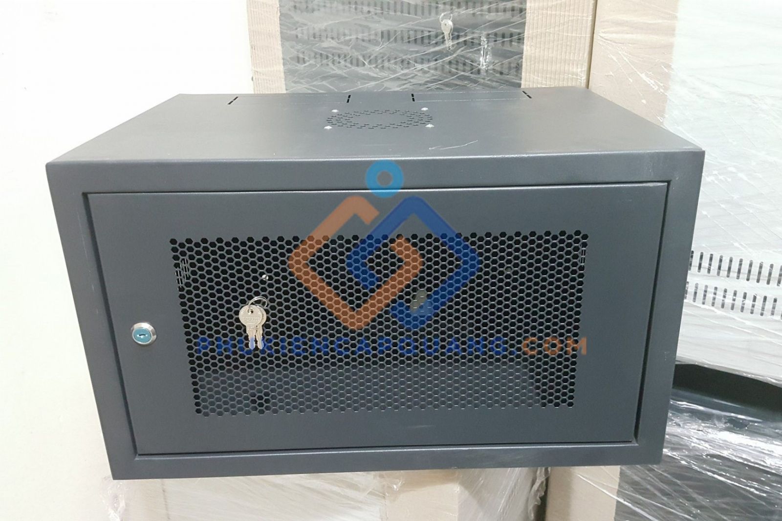 tu-rack-6ud400-treo-tuong-gia-re