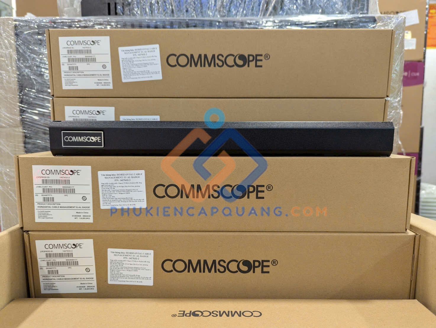 /thanh-quan-ly-cap-ngang-1427632-2-commscope-chinh-hang