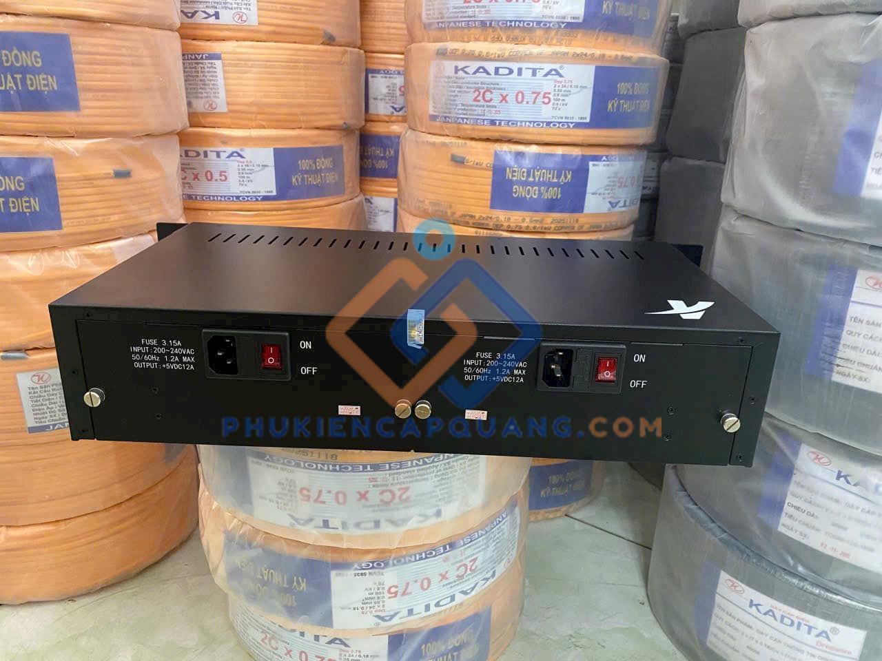 bo-khung-nguon-tap-trung-converter-quang-wintop-yt-81-4-2a-14-khe-cam-chinh-hang