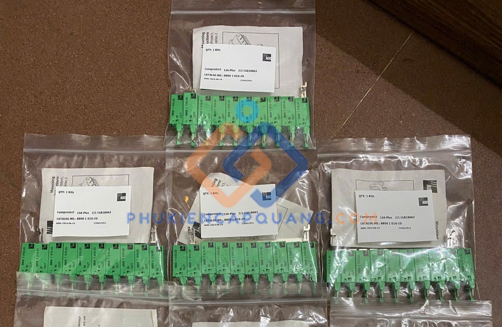 phien-chong-set-5-tiep-diem-commscope-8800-1-010-20-chinh-hang