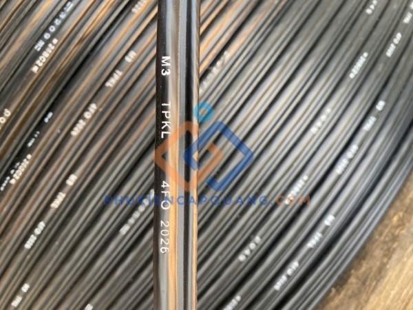Cáp quang treo 4 sợi M3 Viettel Phi kim loại 