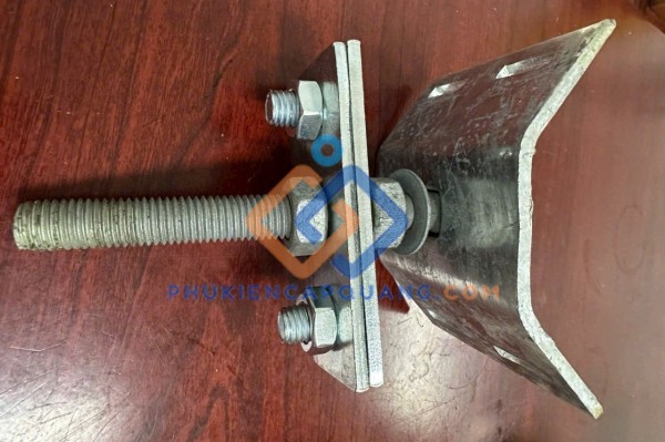 Đế ốp U gồm bulong 7cm 