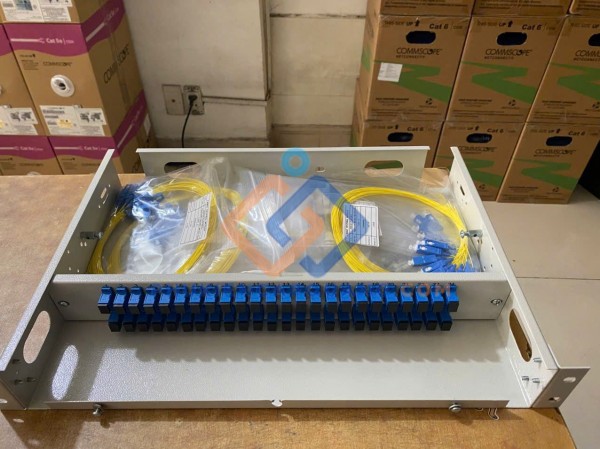 Hộp phối quang ODF 48Fo trong nhà đầy đủ phụ kiện bắt rack 19