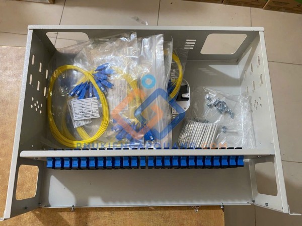 Hộp phối quang 96Fo trong nhà bắt rack 