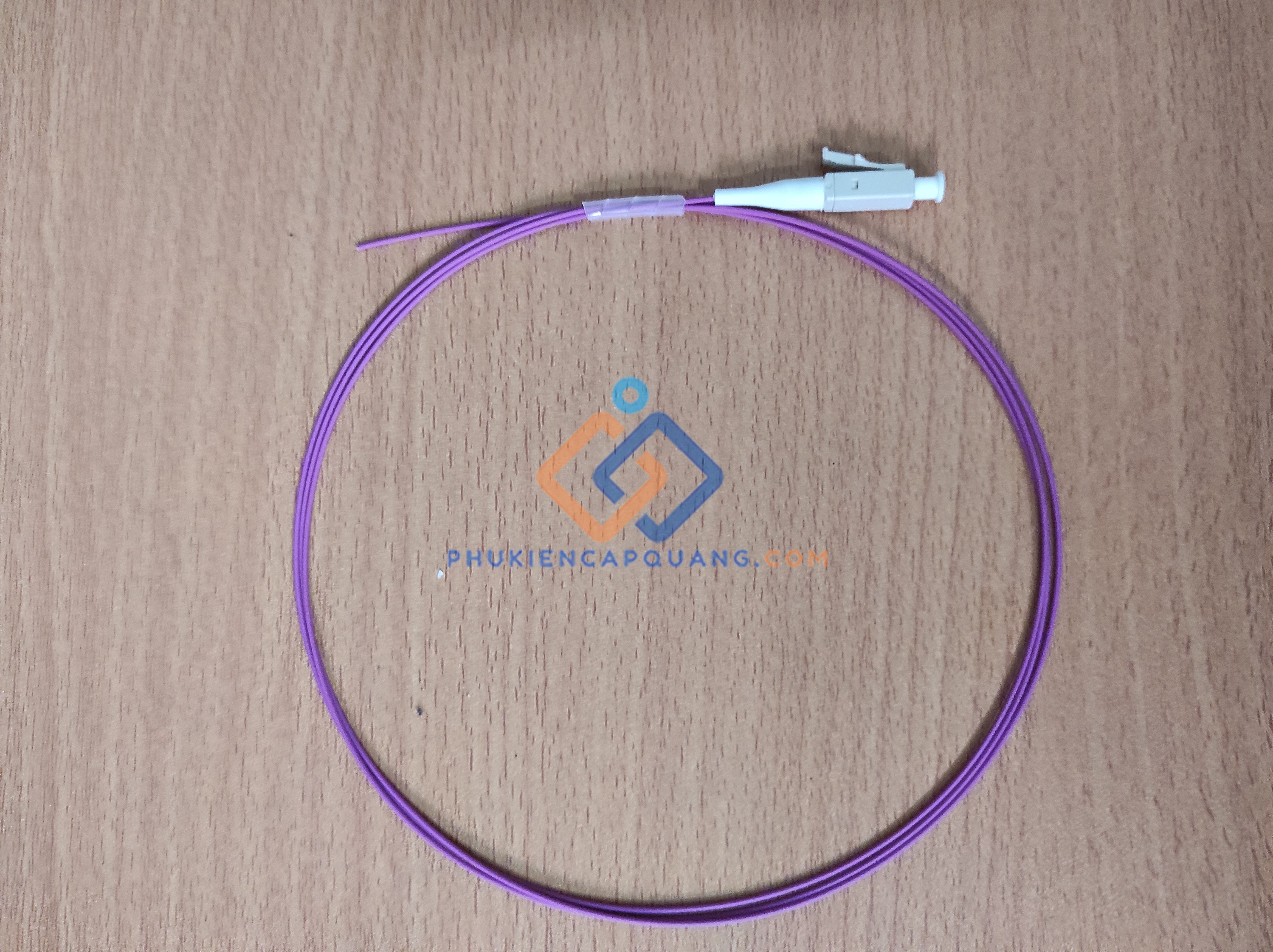 day-han-quang-om4-chuan-lc-upc-dai-1m