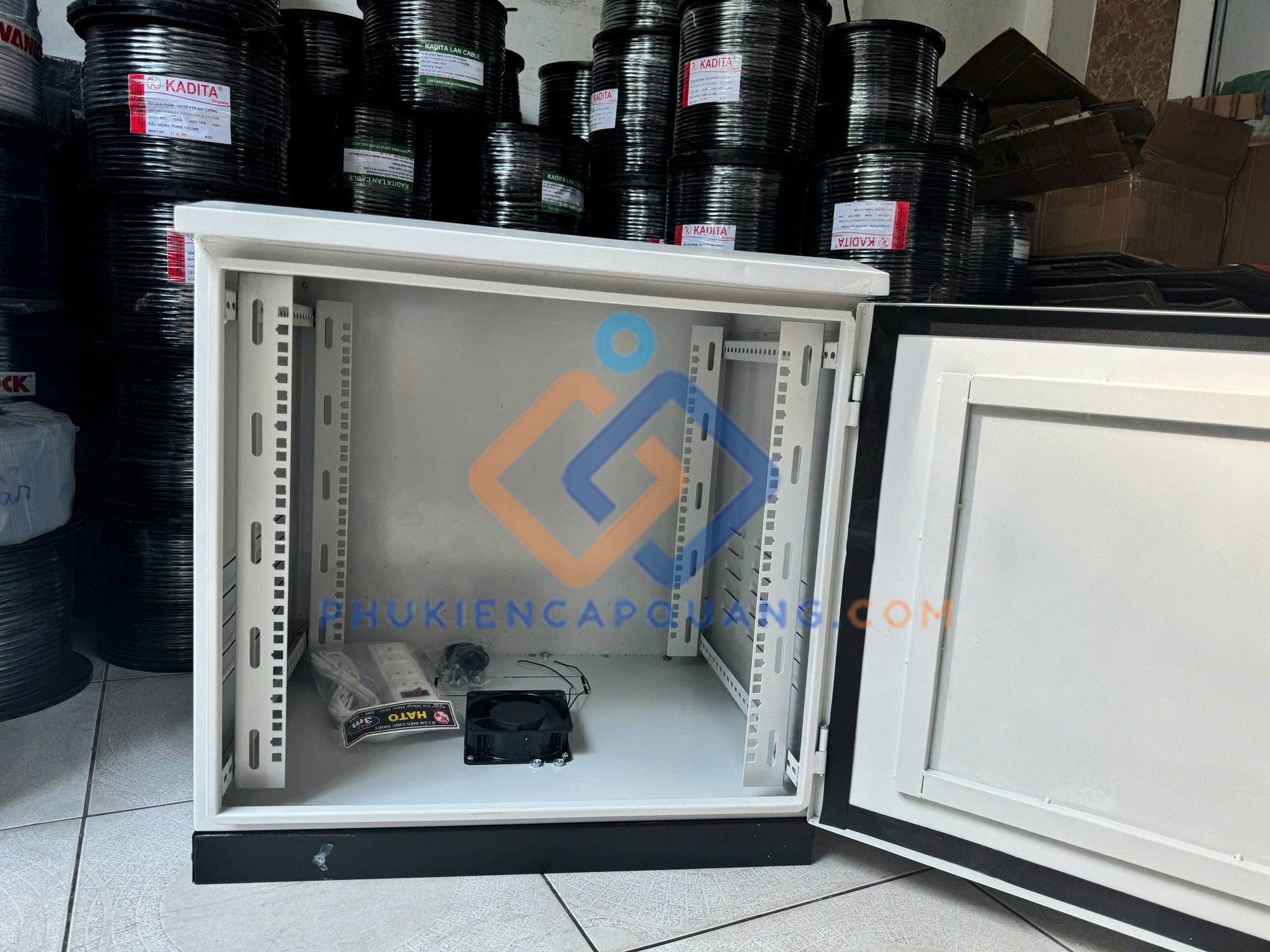 tu-mang-10u-d500-ngoai-troi-outdoor-gia