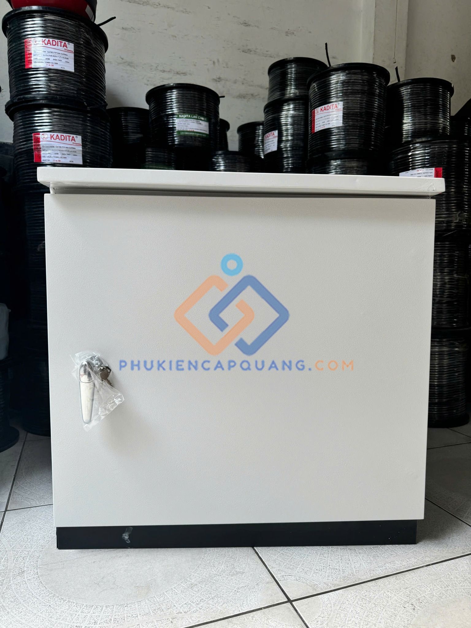 tu-mang-10u-d500-ngoai-troi-outdoor