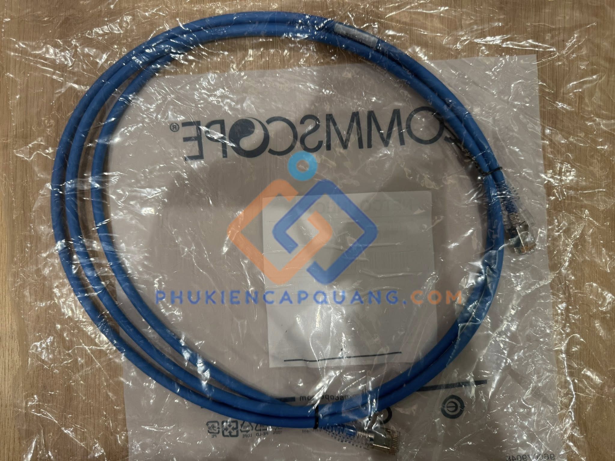 day-nhay-mang-cat6a-commscope-npc6aszdb-bl002m-mau-xanh-chong-nhieu