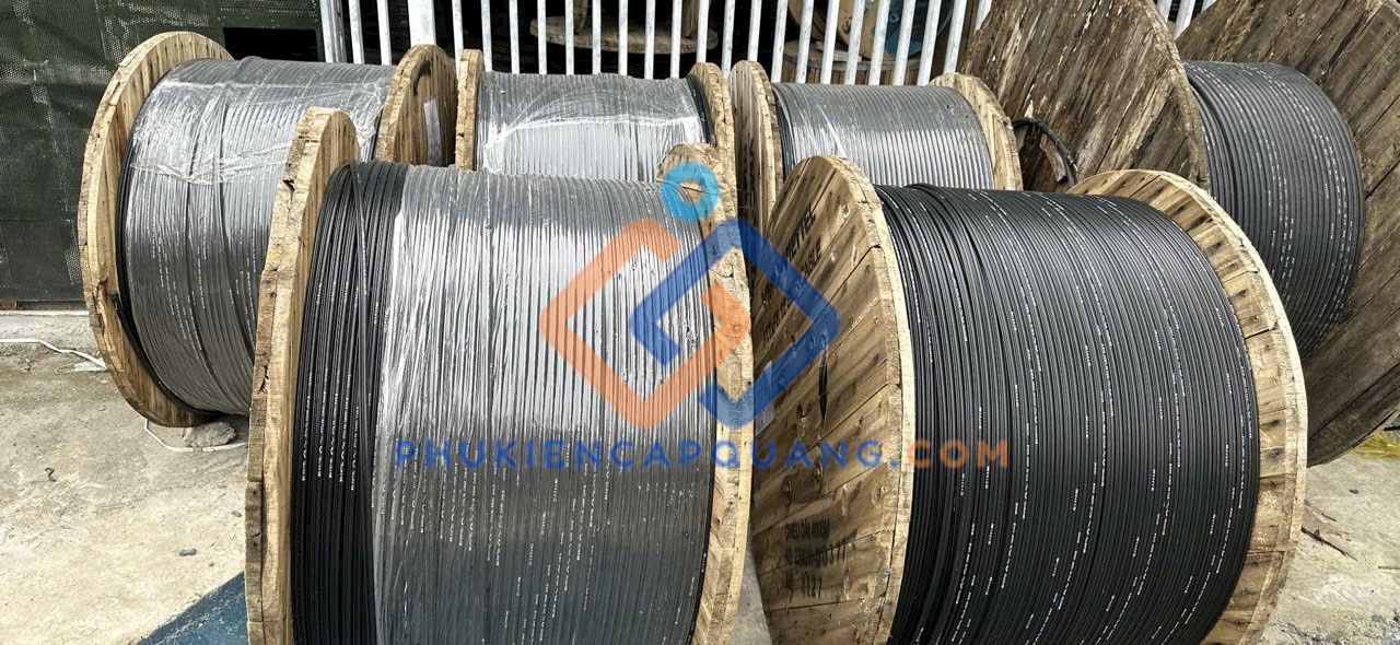 ​cap-quang-treo-adss-12fo-kv200