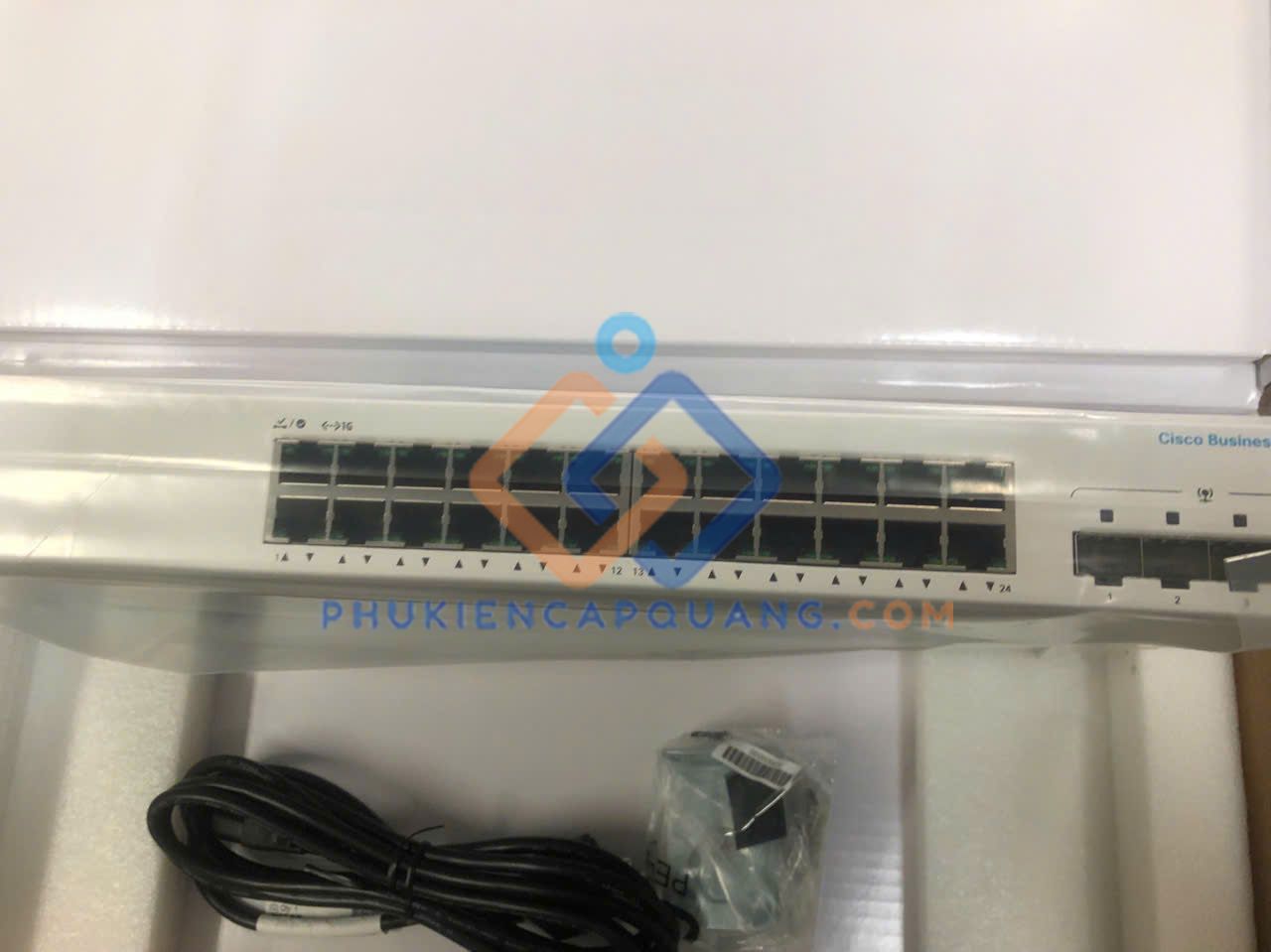 thiet-bi-chuyen-mach-switch-cisco-cbs220-24t-4g-eu-smart-24-port-ge-4x1g-sfp-shared-chinh-hang