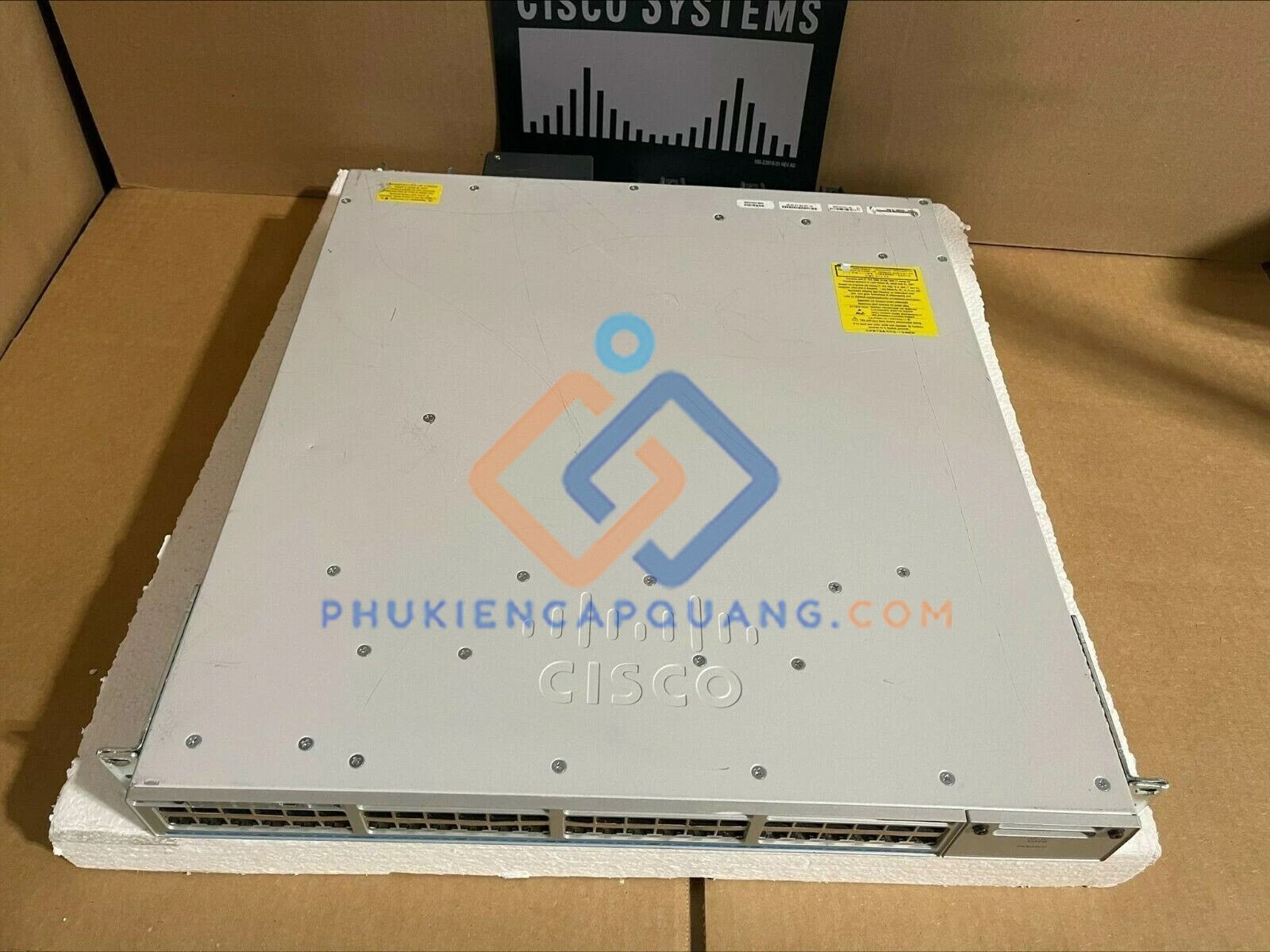 thiet-bi-chuyen-mach-swich-cisco-catalyst-c9300-48uxm-e-bao-gia