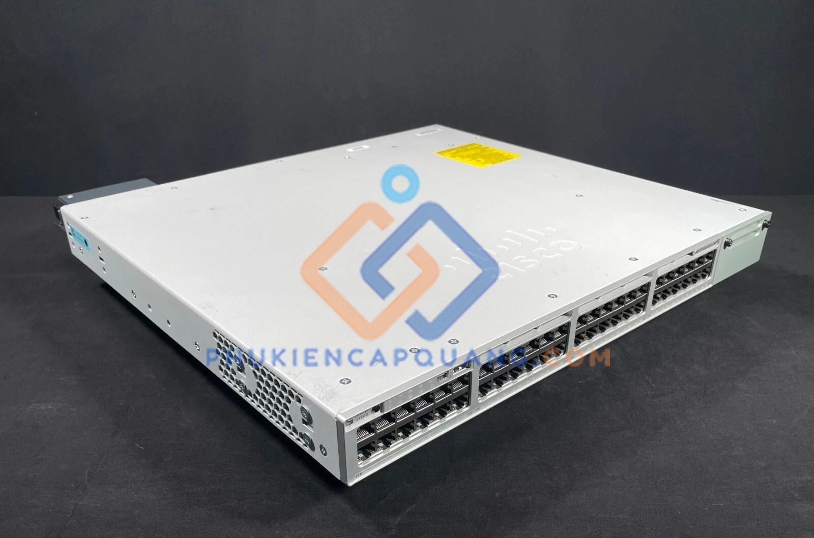 switch-cisco-c9300-48u-a-bao-gia