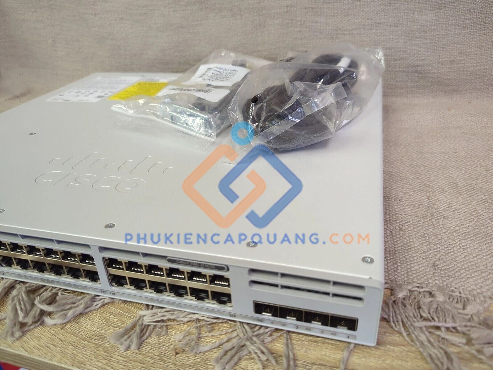 switch-cisco-c9300l-24t-4x-e-chinh-hang
