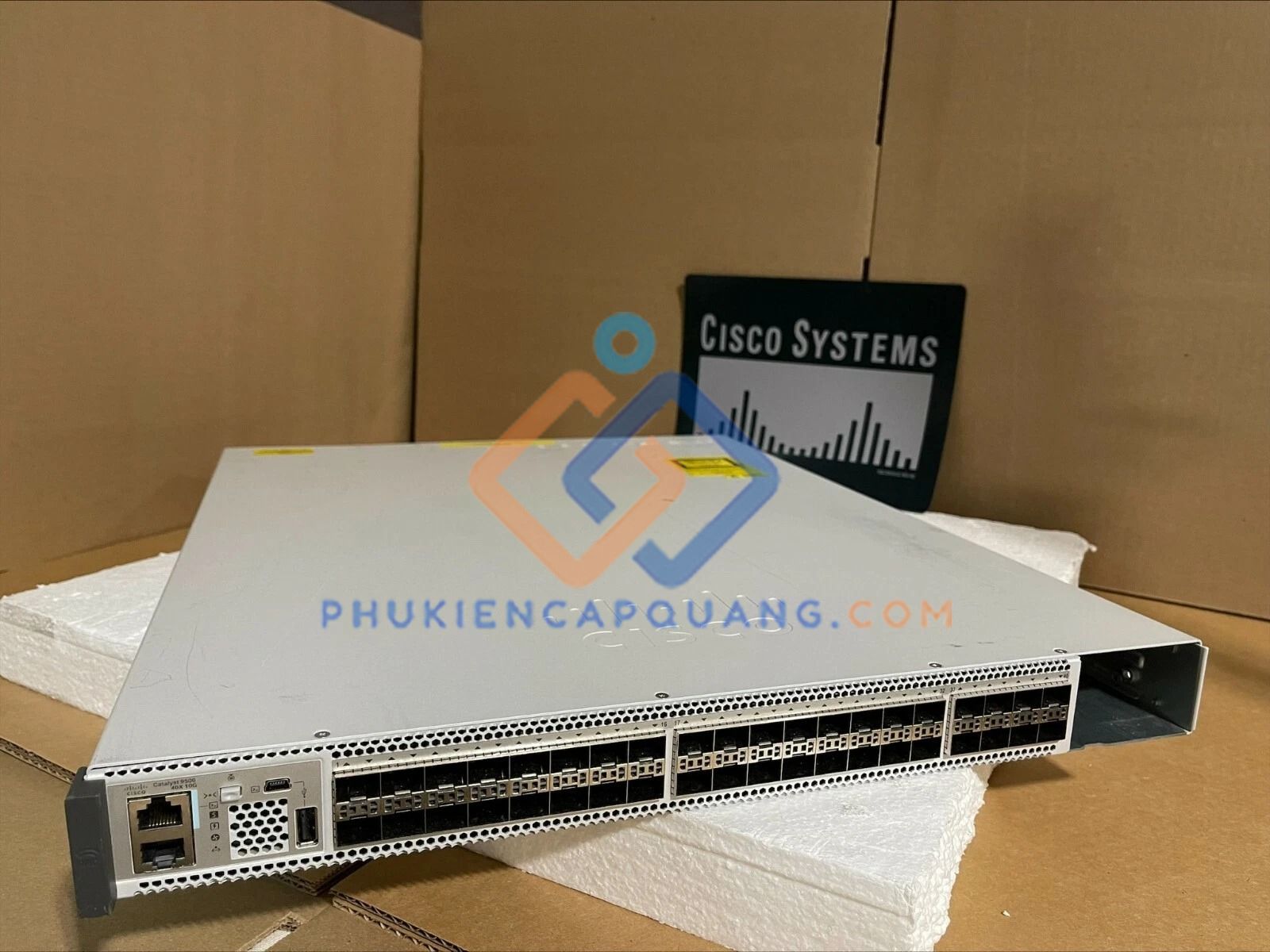 switch-cisco-c9300l-48t-4x-e-gia-tot