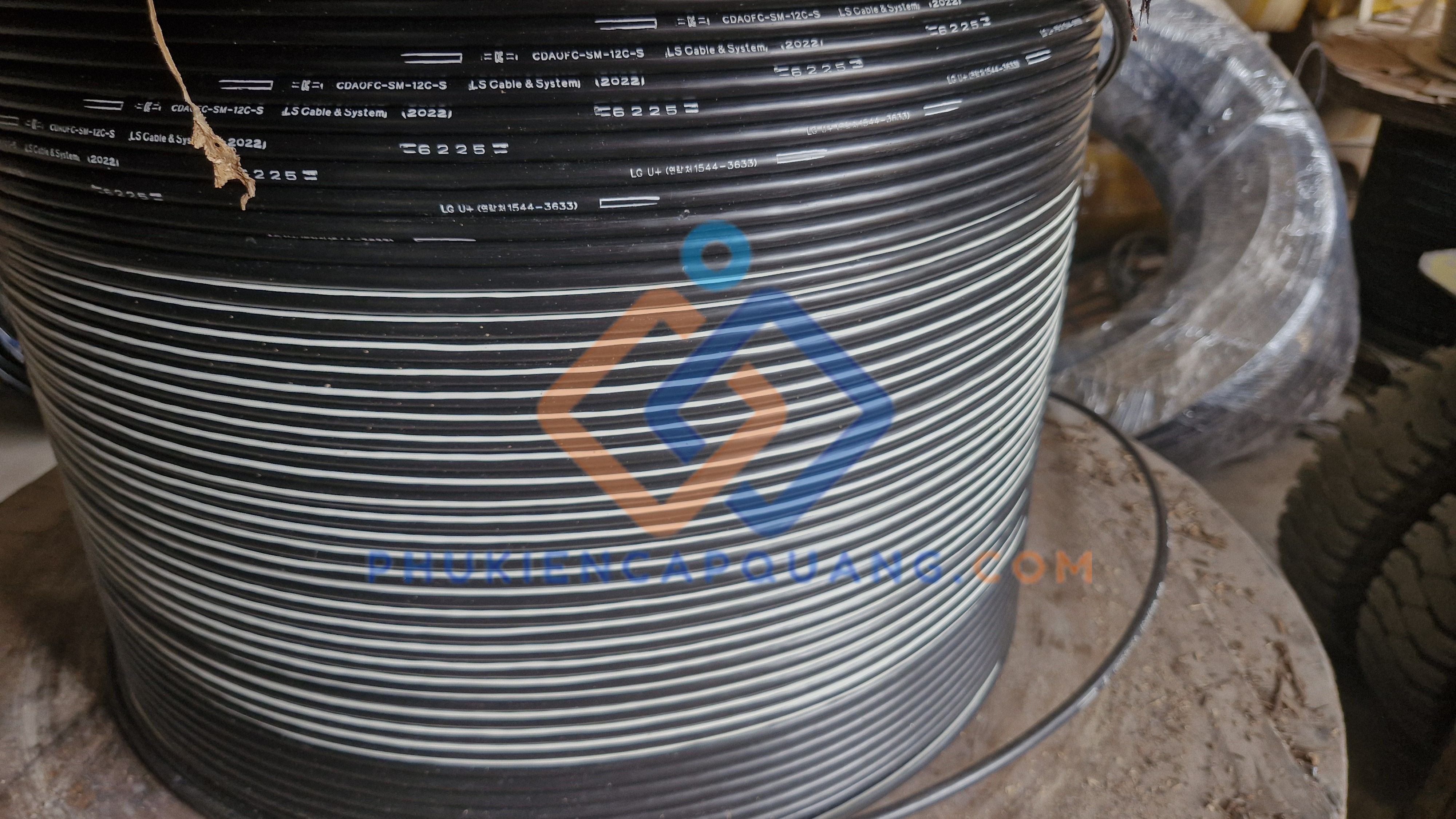 cap-quang-treo-co-kim-loai-12-soi-ls