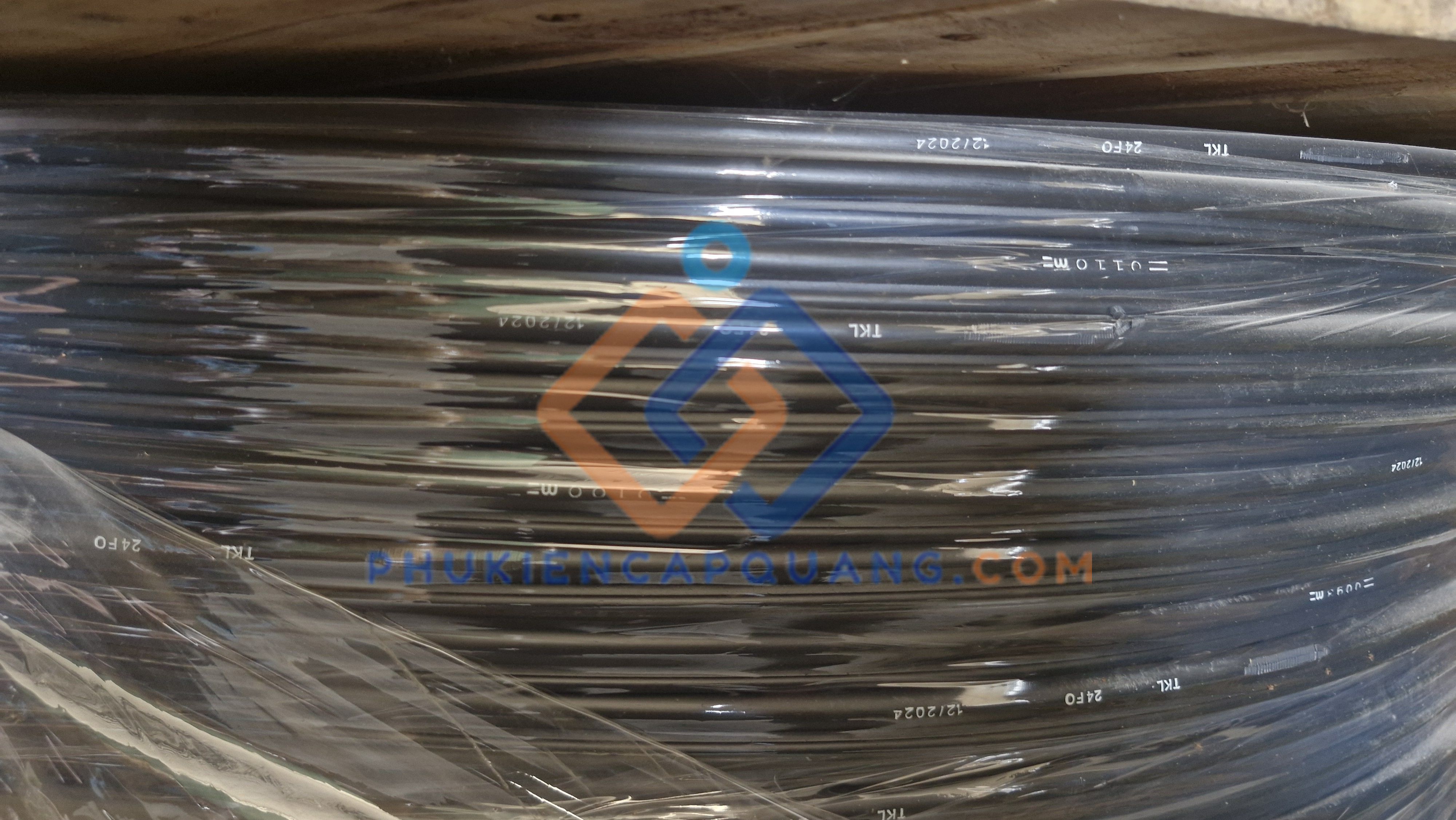 cap-quang-24fo-treo-kim-loai-gia