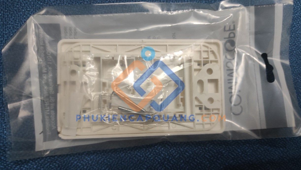mat-na-mang-amp-commscope-1-port-272368-1-chinh-hang