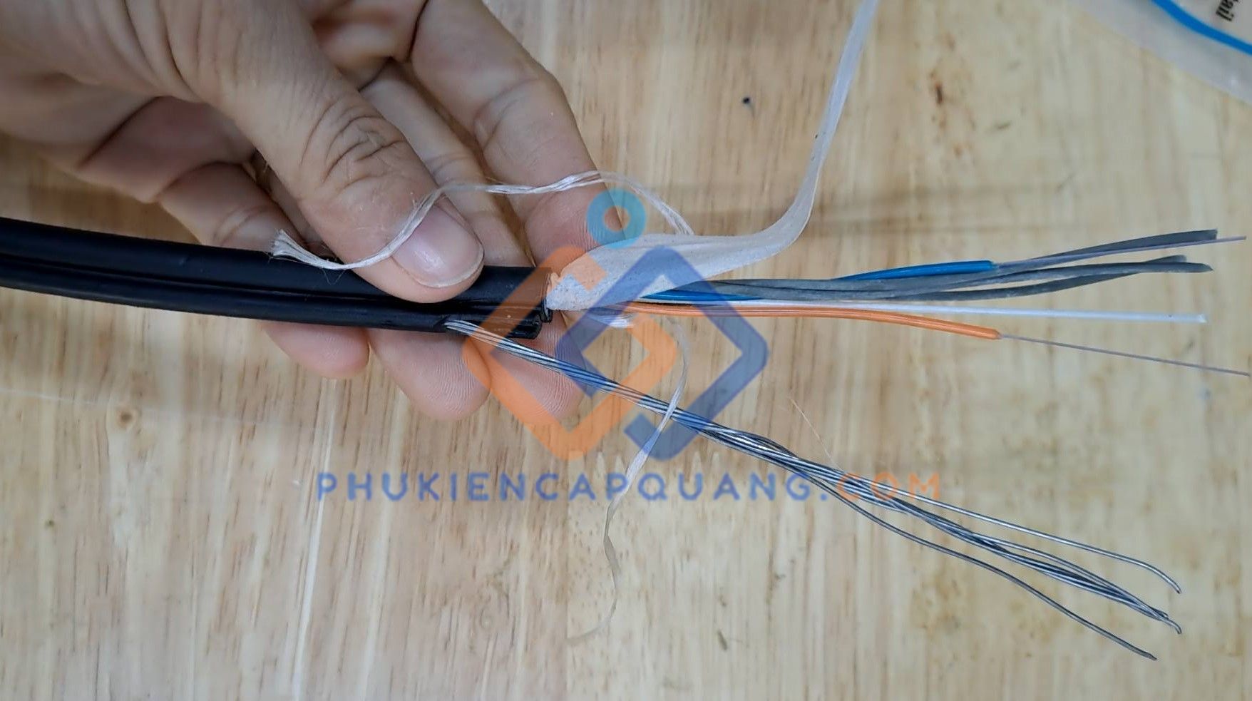 cap-quang-multimode-8fo-om2-gyxtw