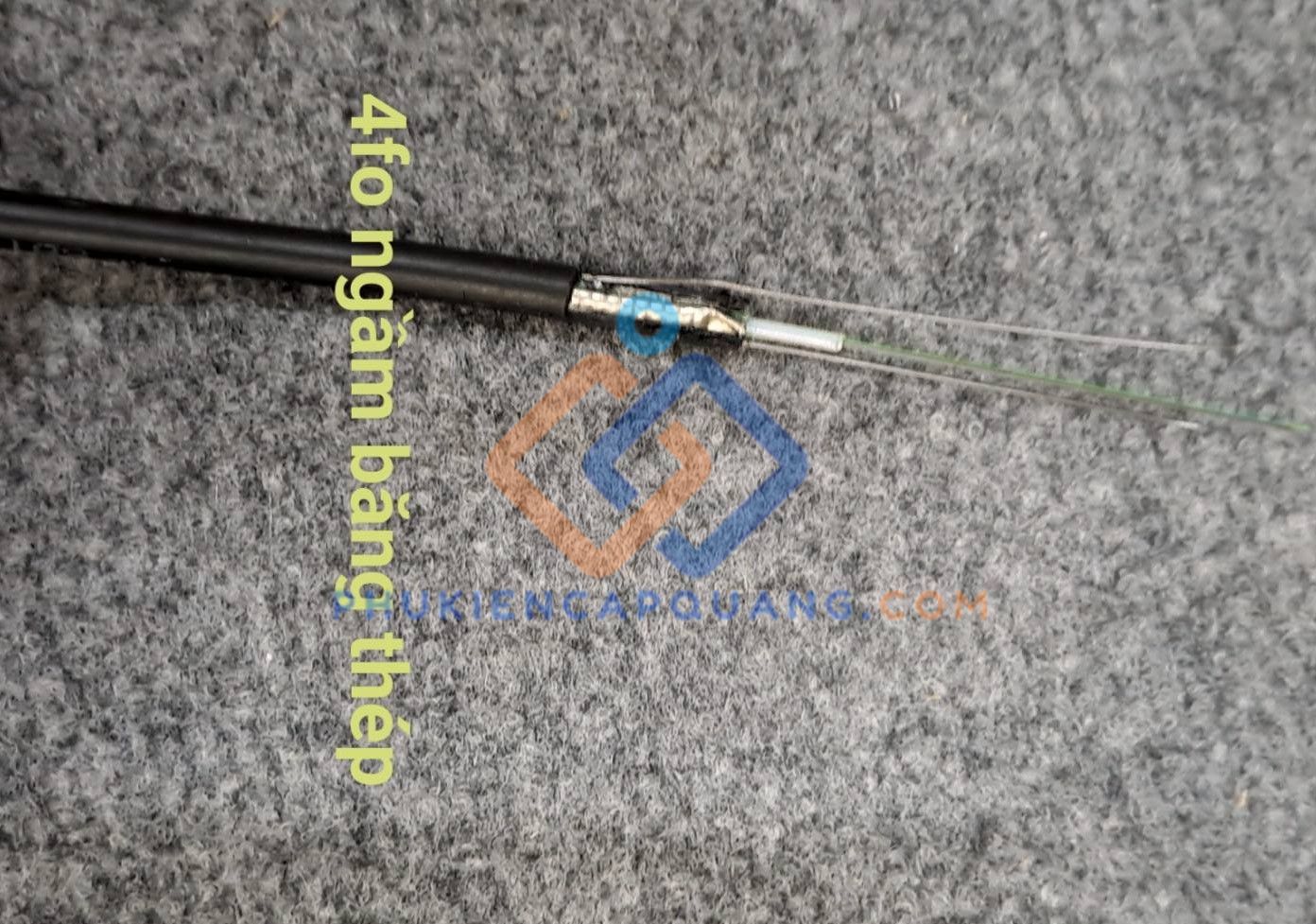 cap-quang-4fo-ngam-co-bang-thep