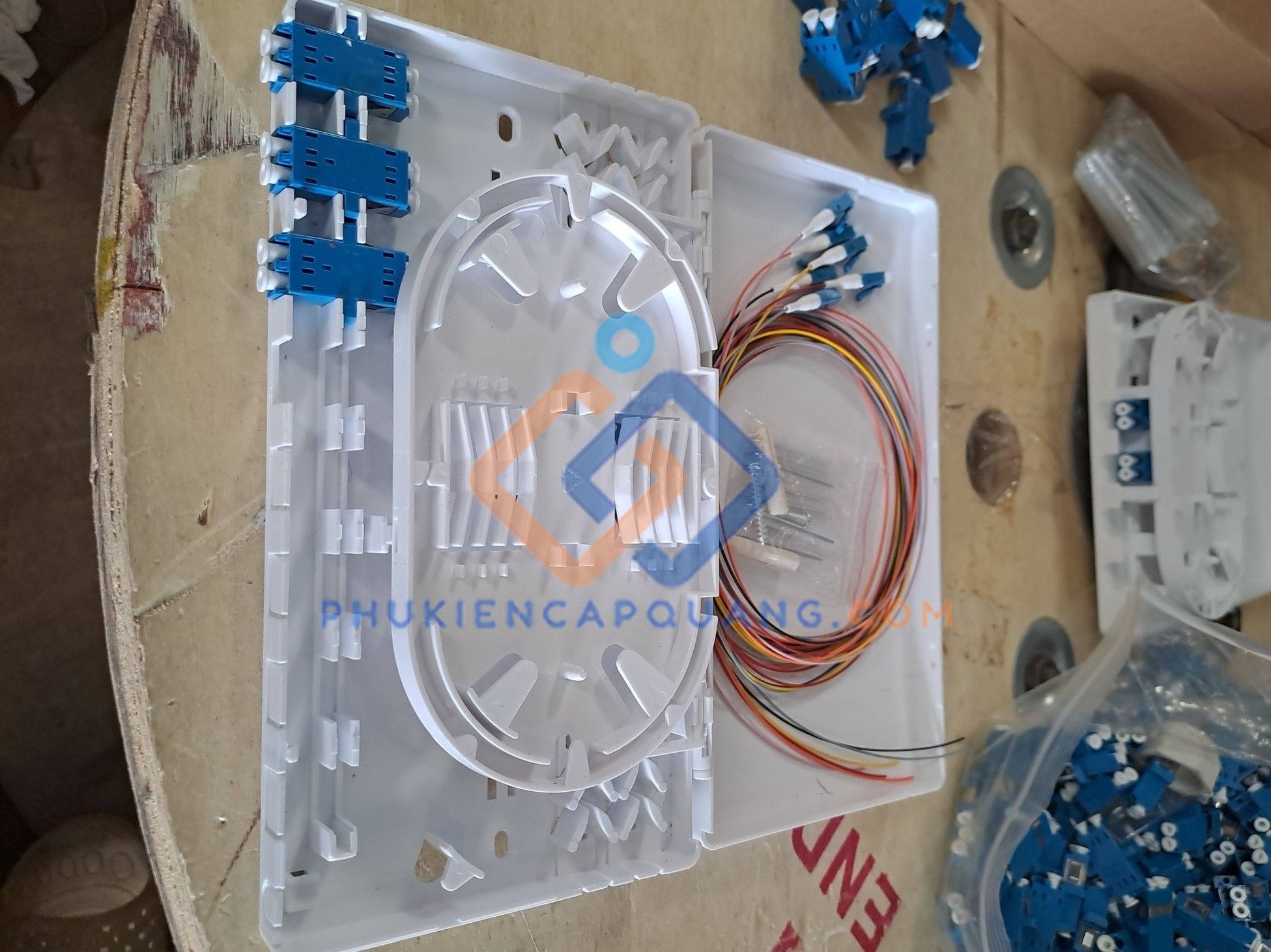 hop-phoi-quang-odf-6fo-indoor-trong-nha-lc-upc