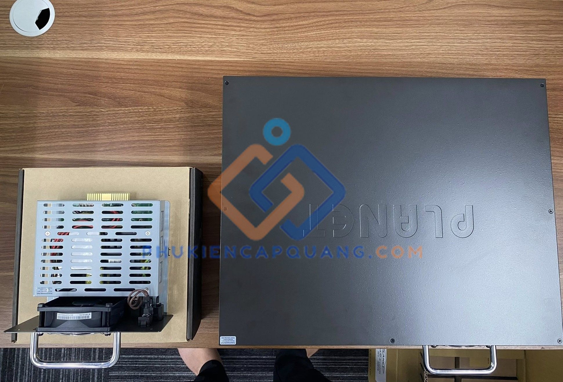 khay-nguon-tap-trung-planet-mc-1500r-chinh-hang