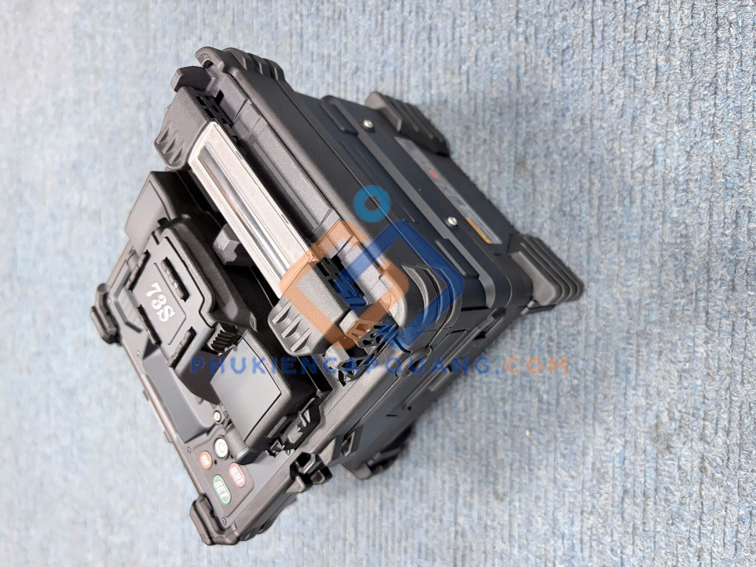 may-han-cap-quang-fujikura-73s