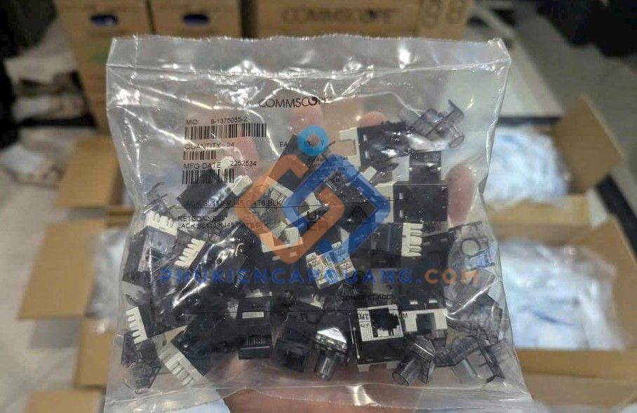 patch-panel-24-cong-ma-9-1375055-2-cat6-commscope