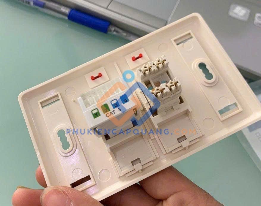 mat-na-rj45-1-port-commscope-272368-1