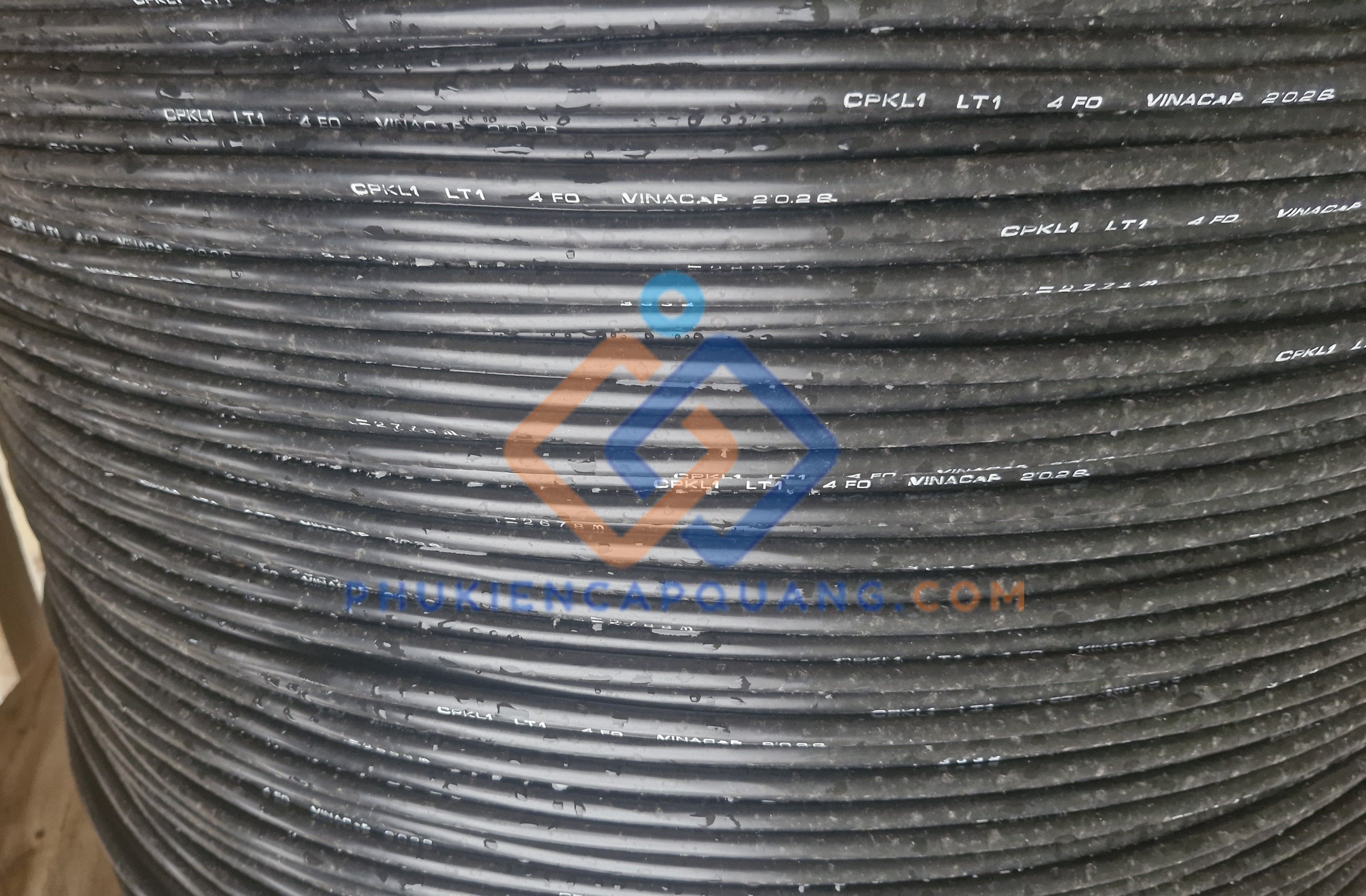 cap-quang-4-soi-vinacap-cong-phi-kim-loai