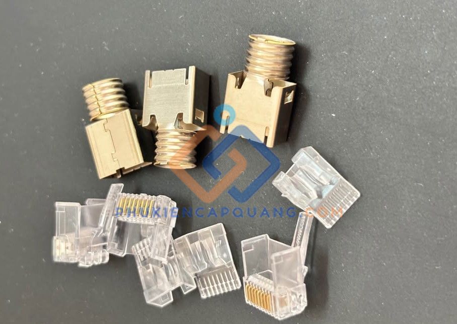 dau-bam-mang-commscope-cat6-utp-3-manh-ma-6-2111989-3-gia